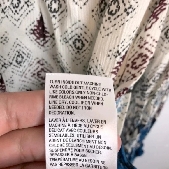 NWOT Style & Co Print Spilt Neckline Top Size MP - Picture 9 of 10